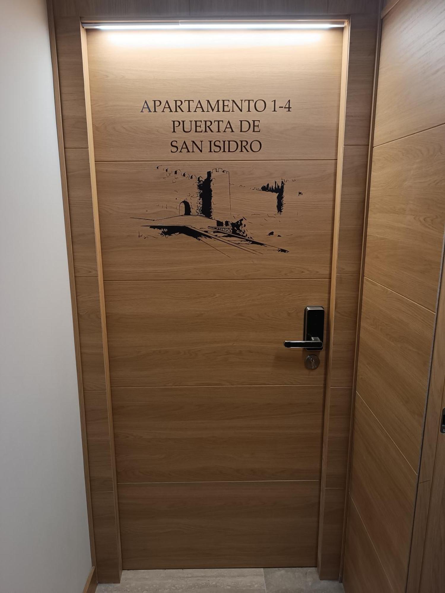 Apartamentos Turisticos Avila Puerta De San Isidro 1-4 Exteriér fotografie